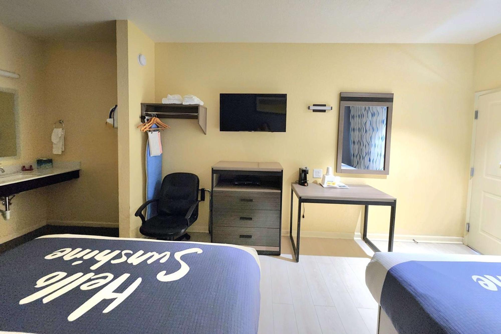 Days Inn By Wyndham פריפורט מראה חיצוני תמונה